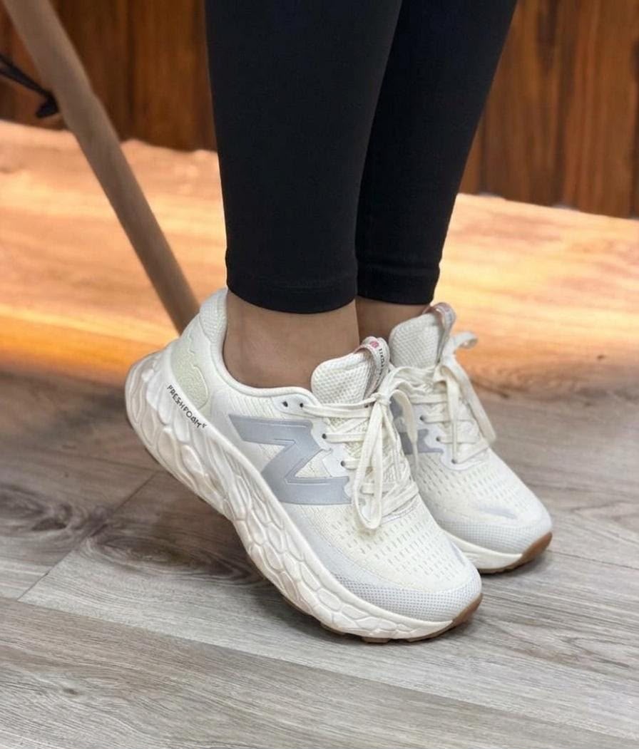 New Balance Fresh Foam- Mujer
